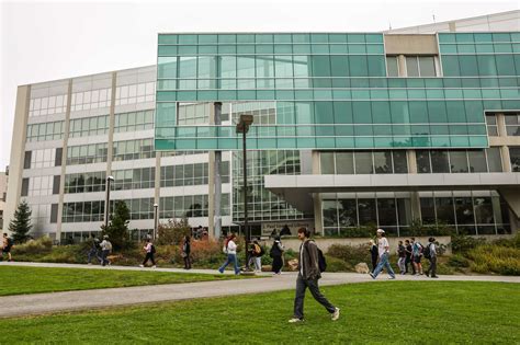 Cal State graduation rates remain flat for second consecutive year